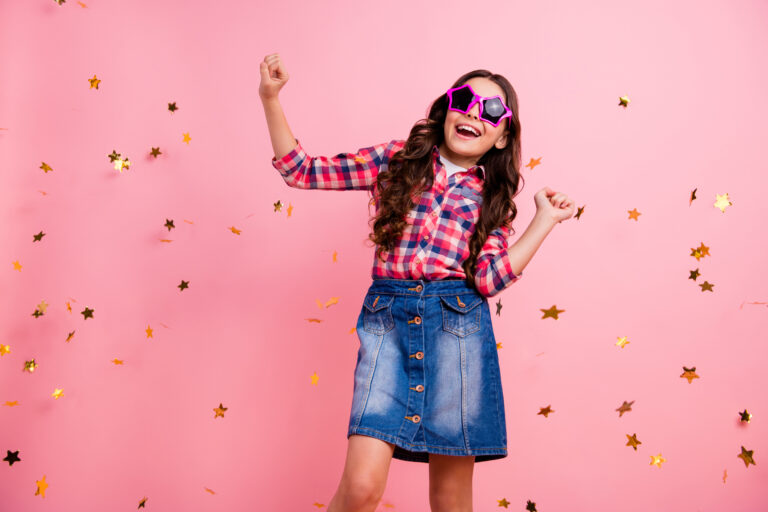 Portrait,Of,Cute,Charming,Funny,Lady,People,Kid,Sing,Singer